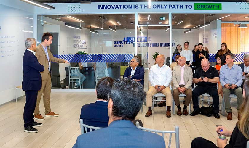 USIL y Bloomberg reúnen a ejecutivos para debatir transición energética