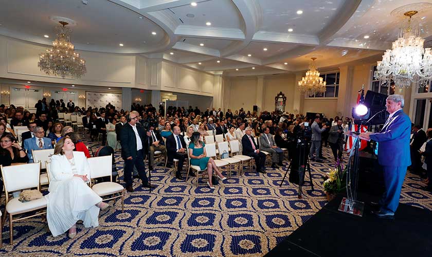 San Ignacio University conmemora 20 años de presencia educativa en Estados Unidos