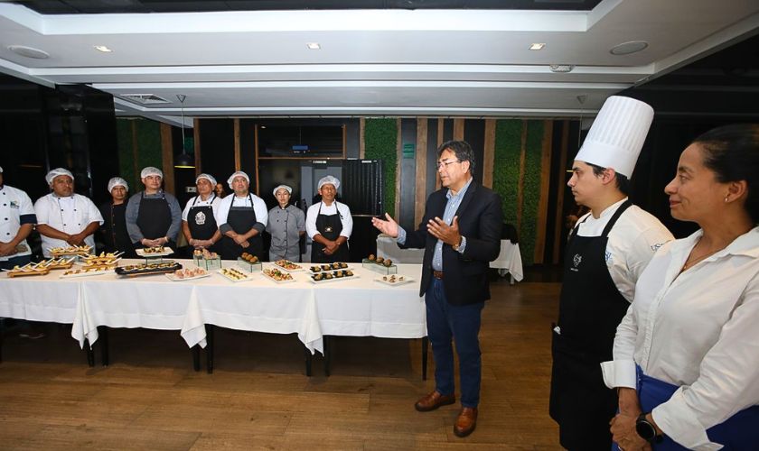 USIL capacita en alta cocina a chefs del B.A.P. Unión