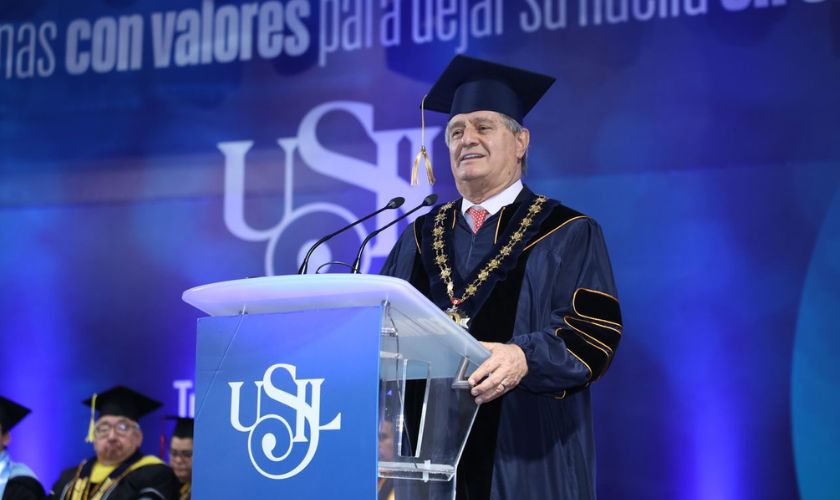 USIL celebra graduaciones de estudiantes de pregrado y CPEL 