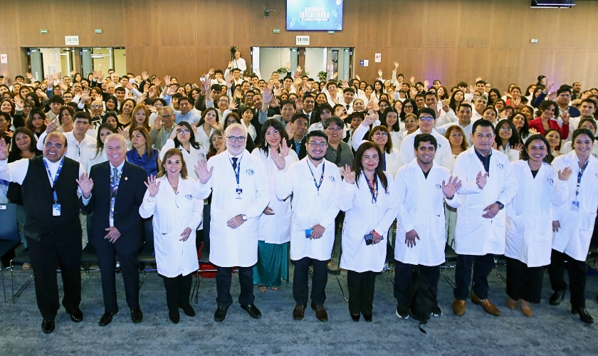 Medicina Humana en USIL: nuevos estudiantes reciben mandil blanco 