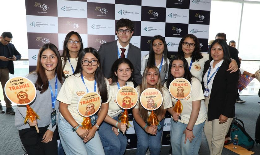 Escolares de Tarapoto ganan final nacional de “La Compañía” con crema cicatrizante a base de sangre de grado 