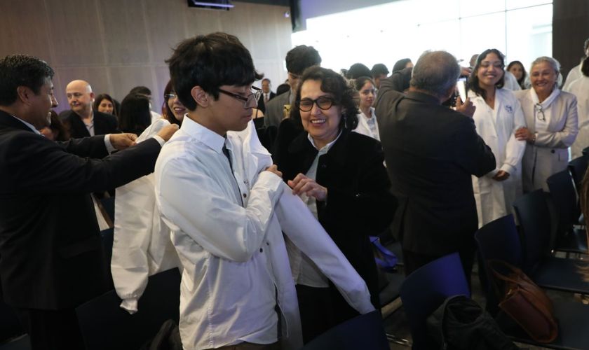 Ingresantes de Medicina Humana de la USIL reciben mandil blanco 