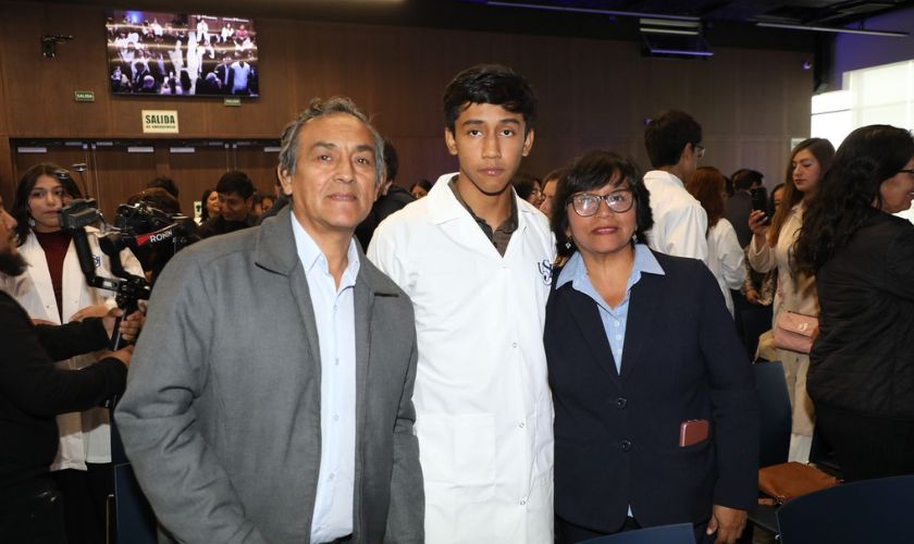 Ingresantes de Medicina Humana de la USIL reciben mandil blanco 