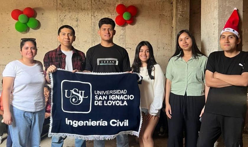 Estudiantes de la USIL llevan alegría y esperanza a familias de Pamplona Alta 