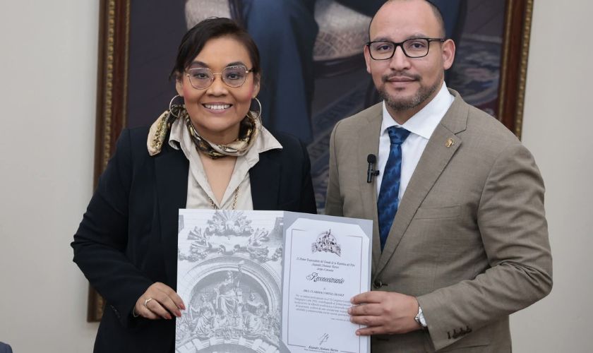 Directora de Psicología de la USIL recibe premio Líder Docentes 2.0
