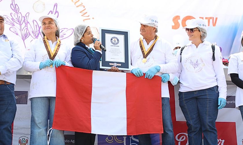 El tarwi logra un Guinness con la ensalada más grande del mundo