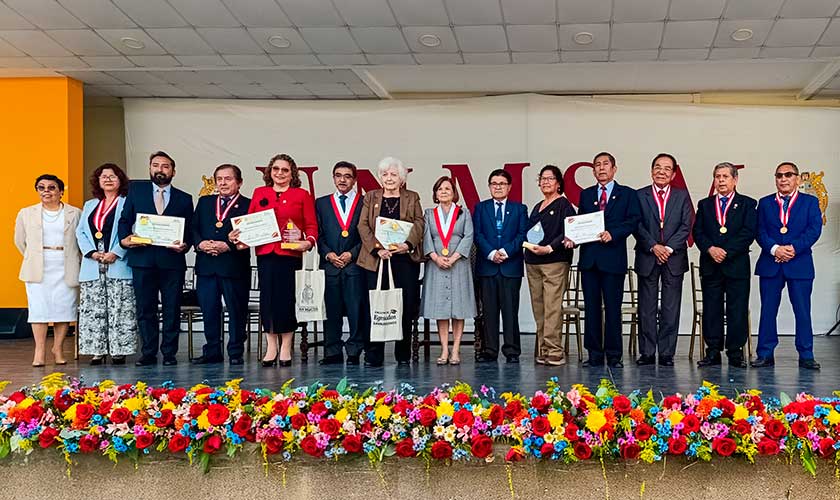 Vicerrectora de la USIL recibe distinción por su aporte científico