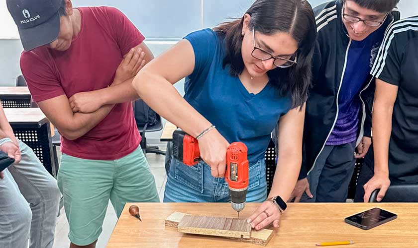 Estudiantes de LA USIL fabrican equipamiento deportivo en taller práctico