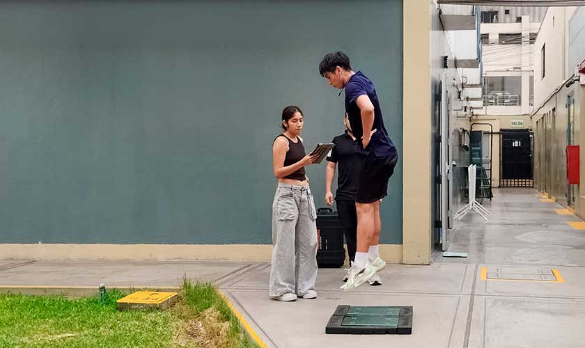 USIL evalúa a 154 deportistas con tecnología biomecánica de alto rendimiento