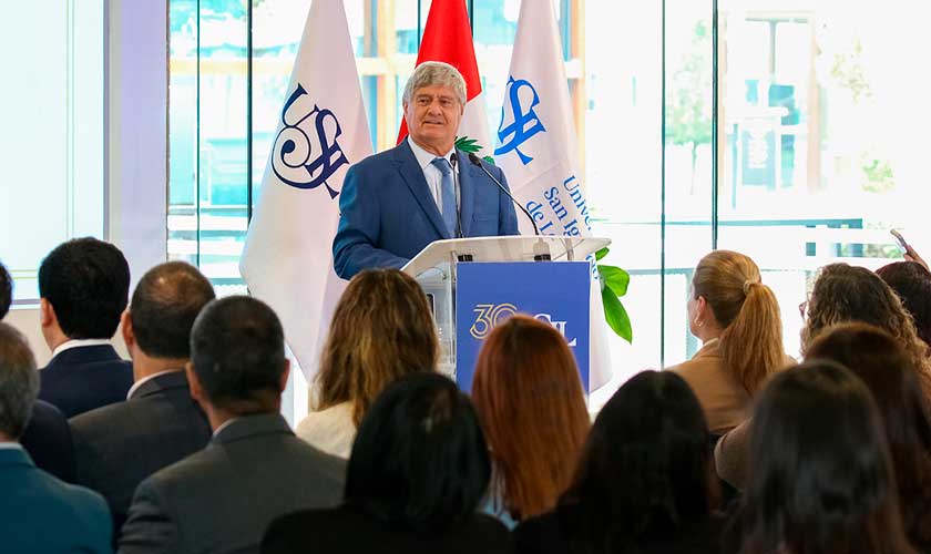Colegio de Nutricionistas distingue a presidenta ejecutiva de la USIL por impulsar el bienestar universitario