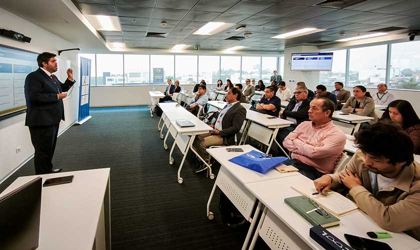 USIL impulsa taller para fortalecer el periodismo económico en el Perú