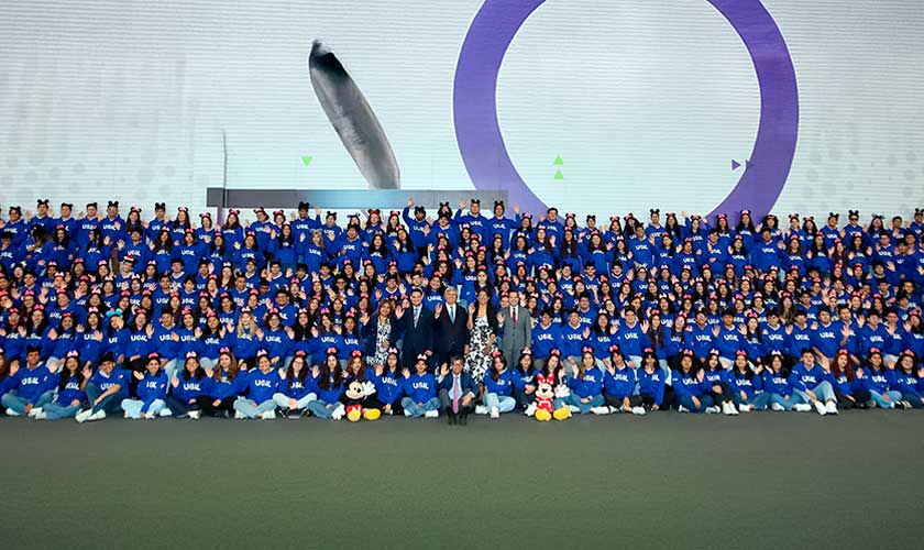 Presidente José Jerí juramenta a estudiantes del programa USIL–Disney 