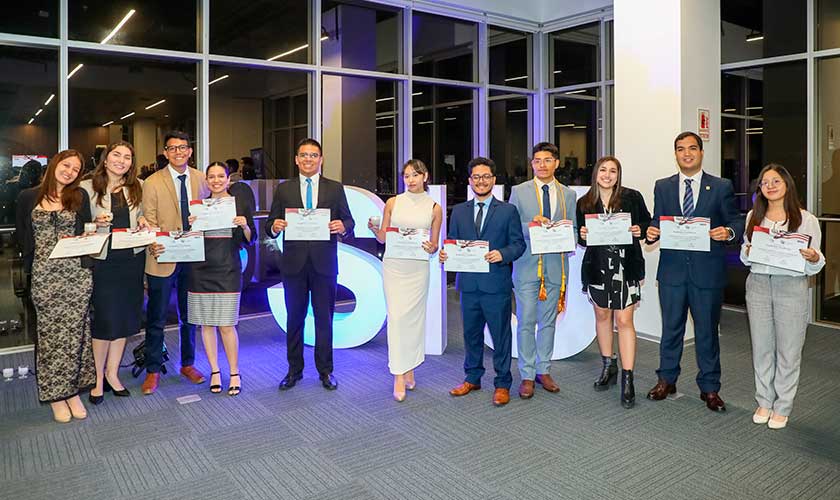 USIL reconoce a estudiantes del doble grado y fortalece su proyección internacional