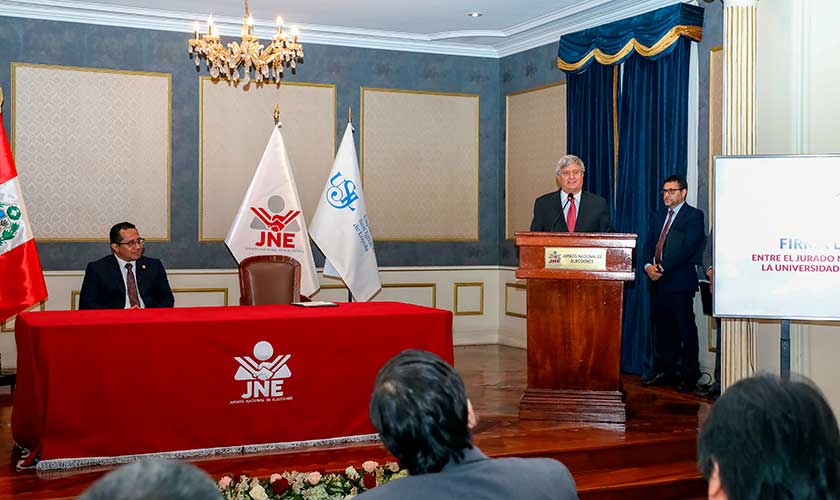 USIL y el JNE firman alianza para fortalecer la democracia en el Perú