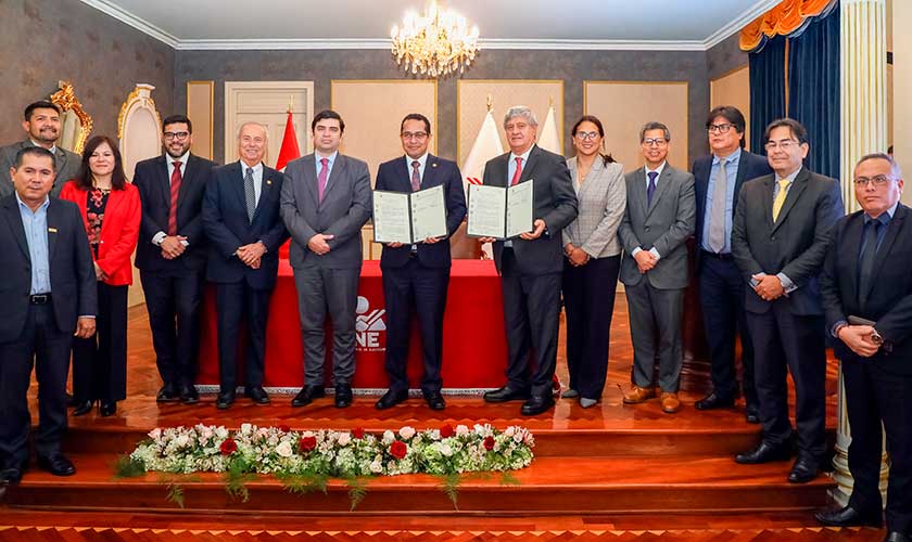 USIL y el JNE firman alianza para fortalecer la democracia en el Perú