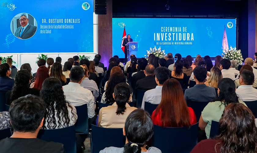 Ingresantes de Medicina Humana de la USIL reciben el mandil blanco