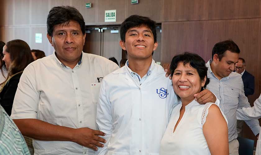 Ingresantes de Medicina Humana de la USIL reciben el mandil blanco