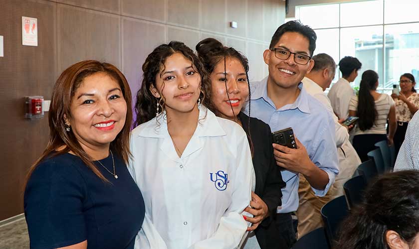 Ingresantes de Medicina Humana de la USIL reciben el mandil blanco