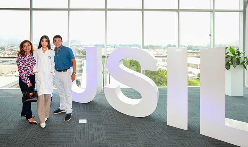 Ingresantes de Medicina Humana de la USIL reciben el mandil blanco