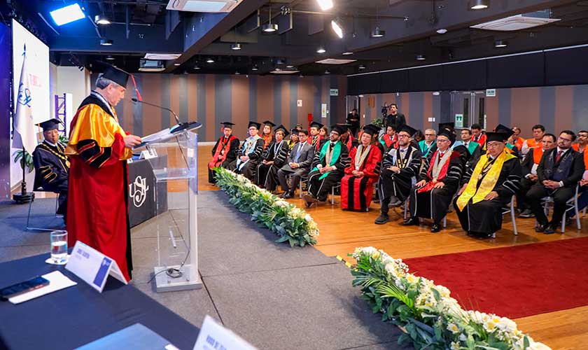 USIL distingue al embajador Elmer Schialer con el doctorado honoris causa