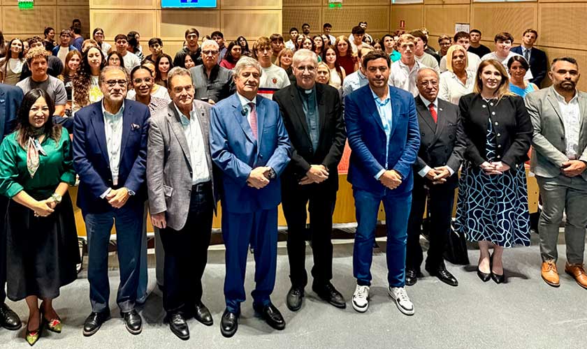 Raúl Diez Canseco destaca la educación como motor del desarrollo regional