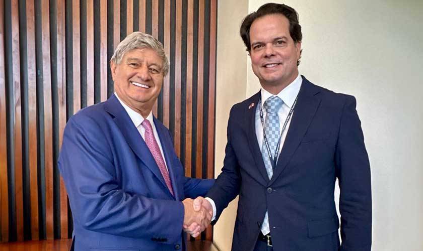 Embajador de EE. UU. en el Perú, Bernie Navarro, se reúne con líderes educativos y autoridades consulares de Miami para fortalecer la cooperación académica