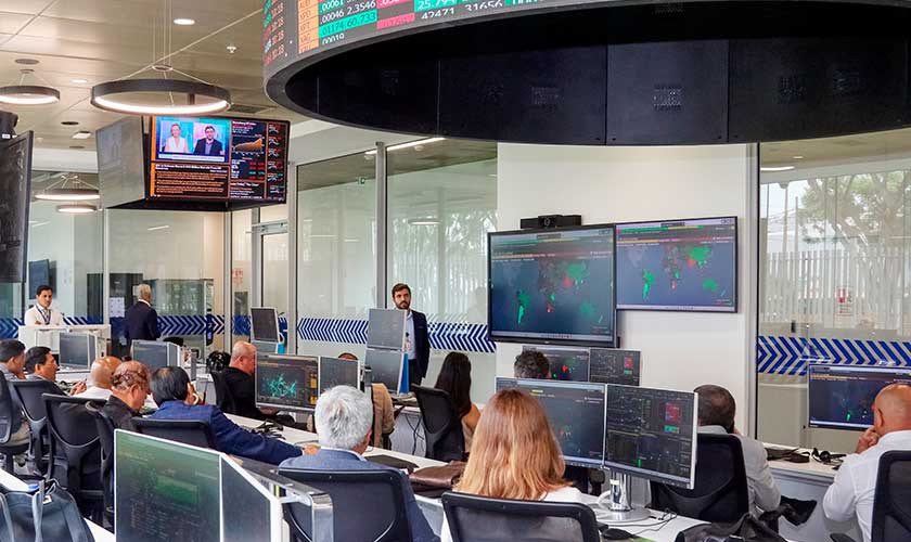 USIL y Bloomberg reúnen a ejecutivos para debatir transición energética