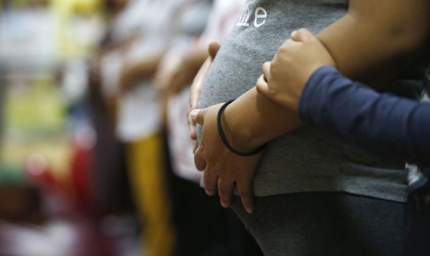 Estudio asocia maternidad adolescente con mayor riesgo de infecciones en hijos menores de cinco años 
