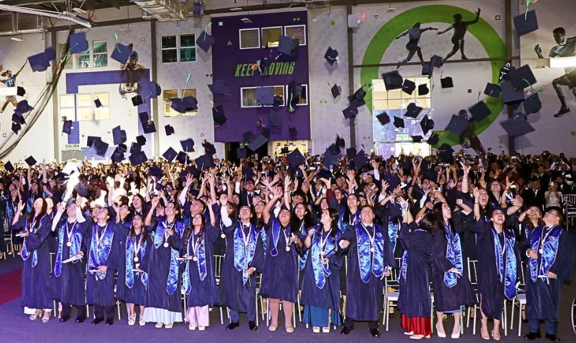 USIL celebra graduaciones de estudiantes de pregrado y CPEL USIL celebra graduaciones de estudiantes de pregrado y CPEL
