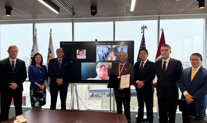 Comisión de Comercio Exterior y Turismo del Congreso reconoce la trayectoria internacional de Raúl Diez Canseco Terry