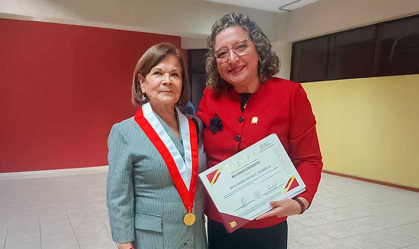 Vicerrectora de la USIL recibe distinción por su aporte científico