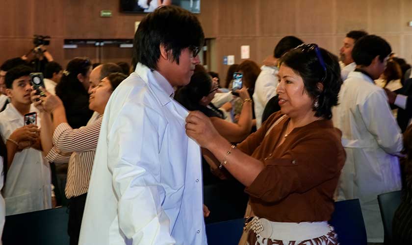 Ingresantes de Medicina Humana de la USIL reciben el mandil blanco