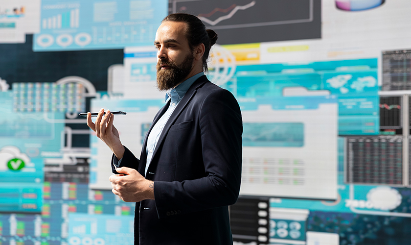 Administrador hablando por celular