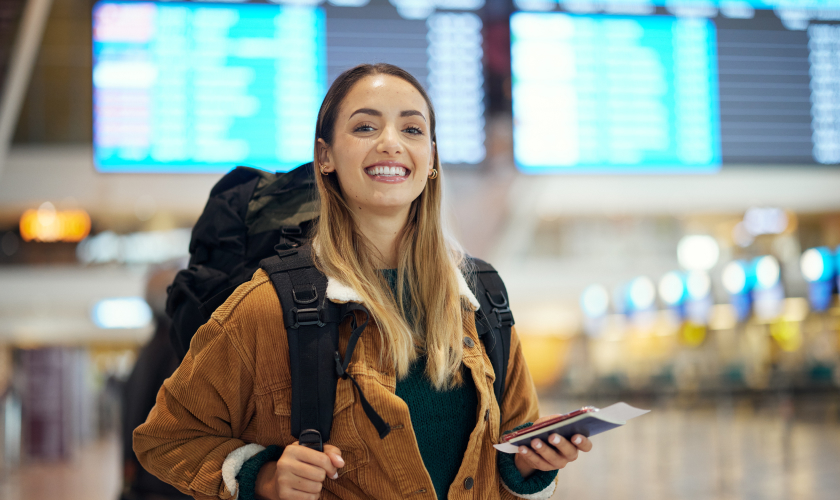 Estudiante de Grado Americano en el aeropuerto