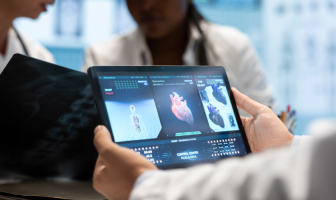 pantalla tecnológica Ingeniero Biomédico