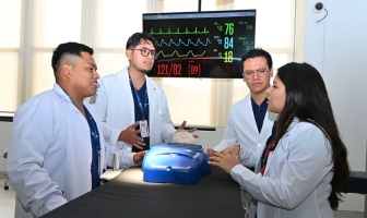 Futuros médicos de Chimbote fortalecen sus competencias clínicas en la USIL