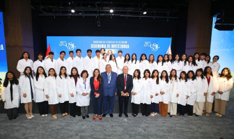 Ingresantes de Medicina Humana de la USIL reciben mandil blanco