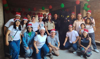 Estudiantes de la USIL llevan alegría y esperanza a familias de Pamplona Alta