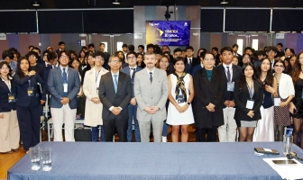 Universitarios del Perú debaten desafíos de América Latina y el Caribe en SIMOEA X