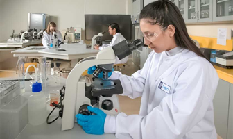 USIL alcanza un récord histórico de publicaciones científicas en salud en 2025