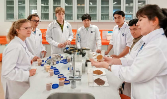 Estudiantes europeos en la USIL fortalecen su formación en agroindustria