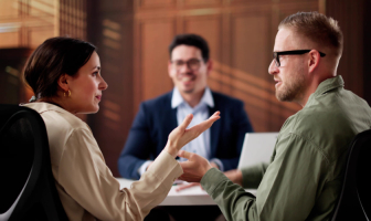 Abogados en una reunión